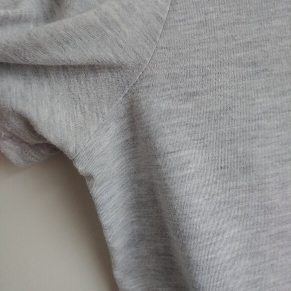 4/$20 Light grey tee shirt T-shirt with embroidered pink rose appliques Medium - Picture 6 of 11